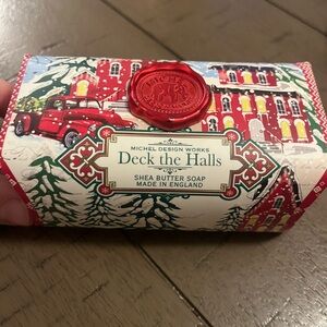 Michel Design Works Holiday Large 8.7oz Bath Bar Soap "Deck The Halls" New